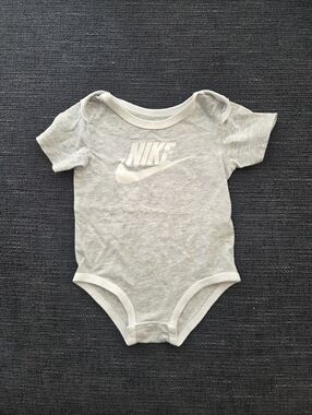 Nike Bodysuit 6-12m